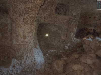 Sulle pareti laterali vi sono poi piccoli locali che ospitano diverse nicchie di varie dimensioni: alcune usate per sorreggere dei lumi...

